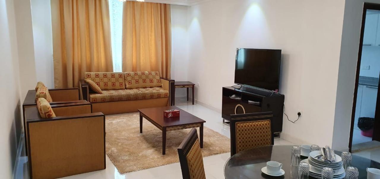 Appartement Best Value Qurum Spacious - Book 2 Weeks Get 2 Free
